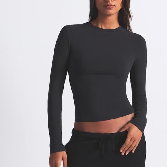 *new* SKIMS cotton jersey long sleeve t-shirt - black ('soot'), size XS - Picture 2 of 9